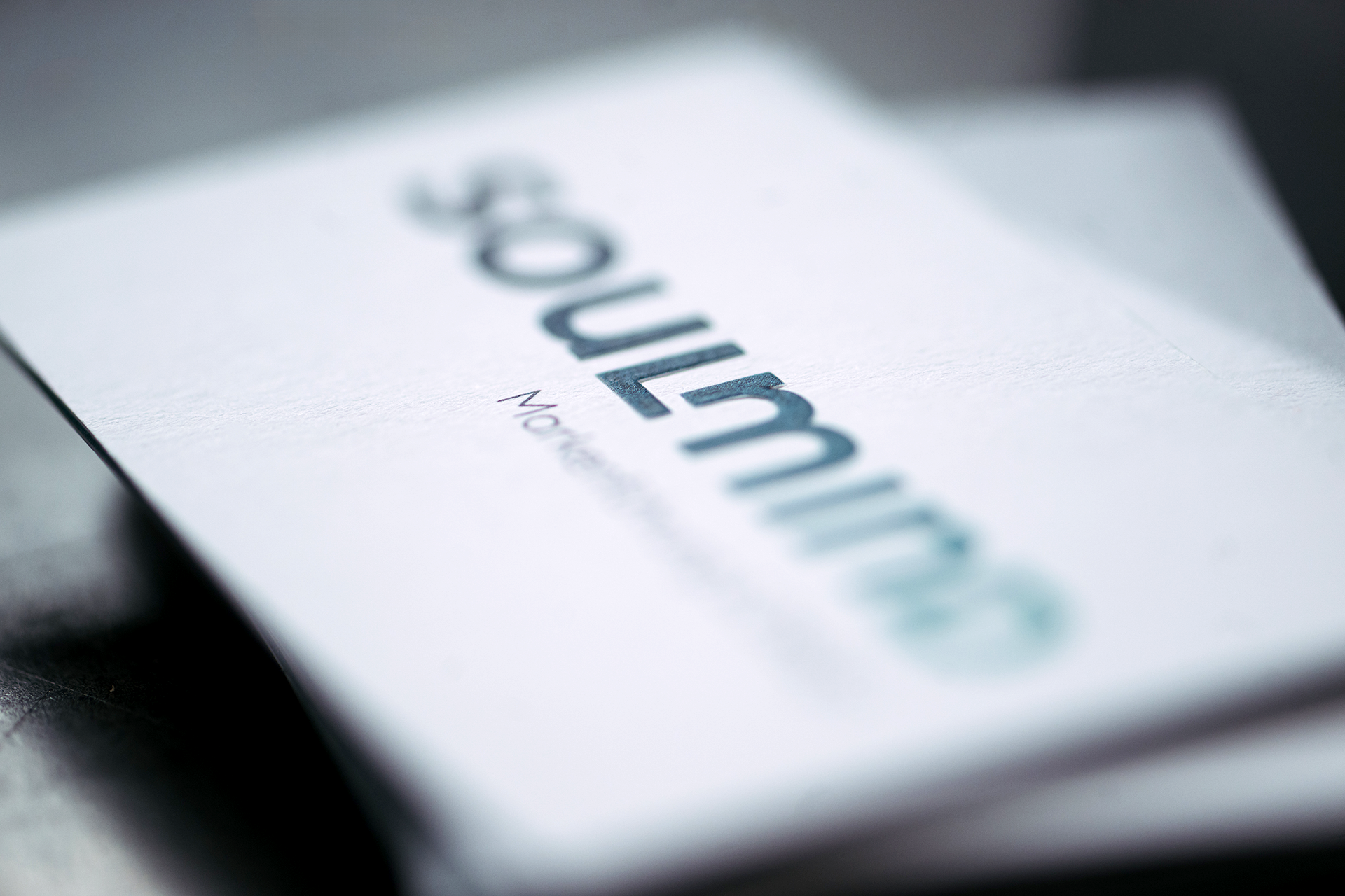 Visitenkarte mit Mehrlagenkaschierung und hochwertigem Druck